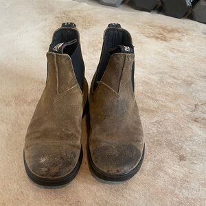 Women’s Blundstone Olive Chelsea Boot size 8.5